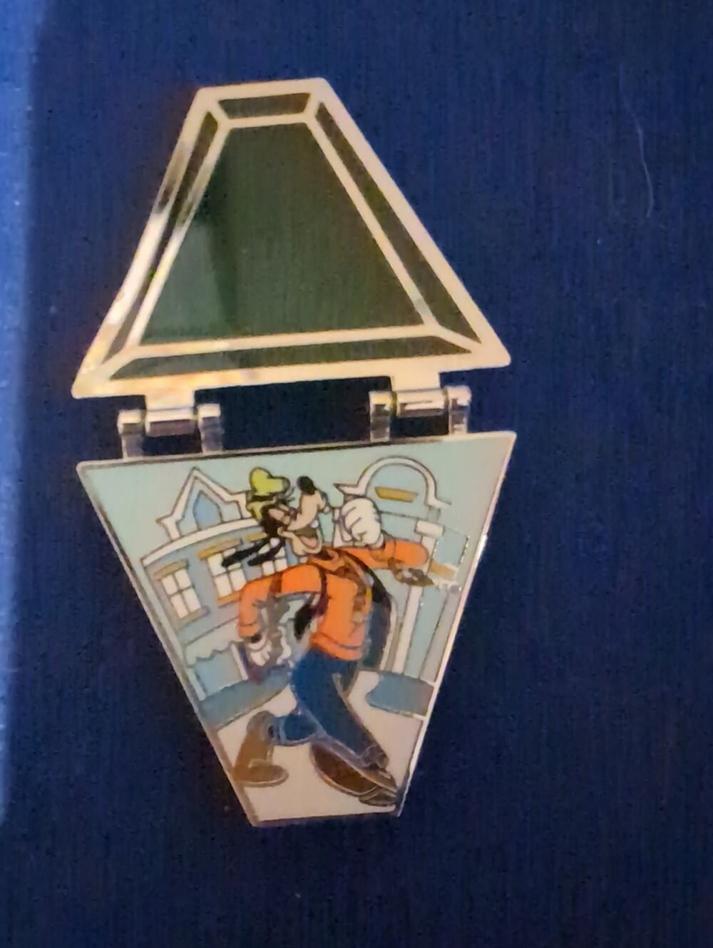 Disney 20th Anniversary Pin Trading Goofy Emerald Green LE 4000 Disney pin.